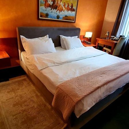 Nov Hotel 地拉那 外观 照片