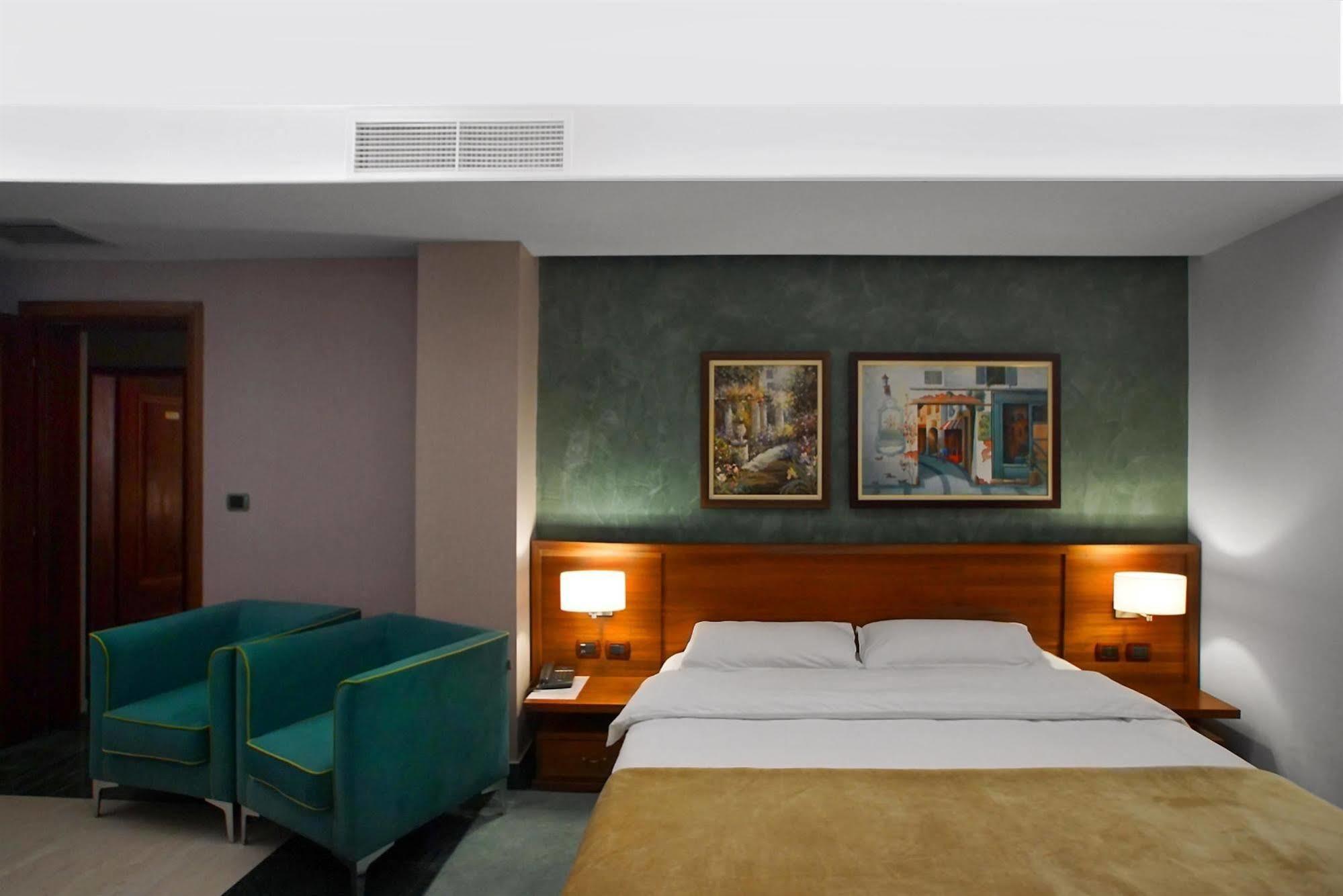 Nov Hotel 地拉那 外观 照片