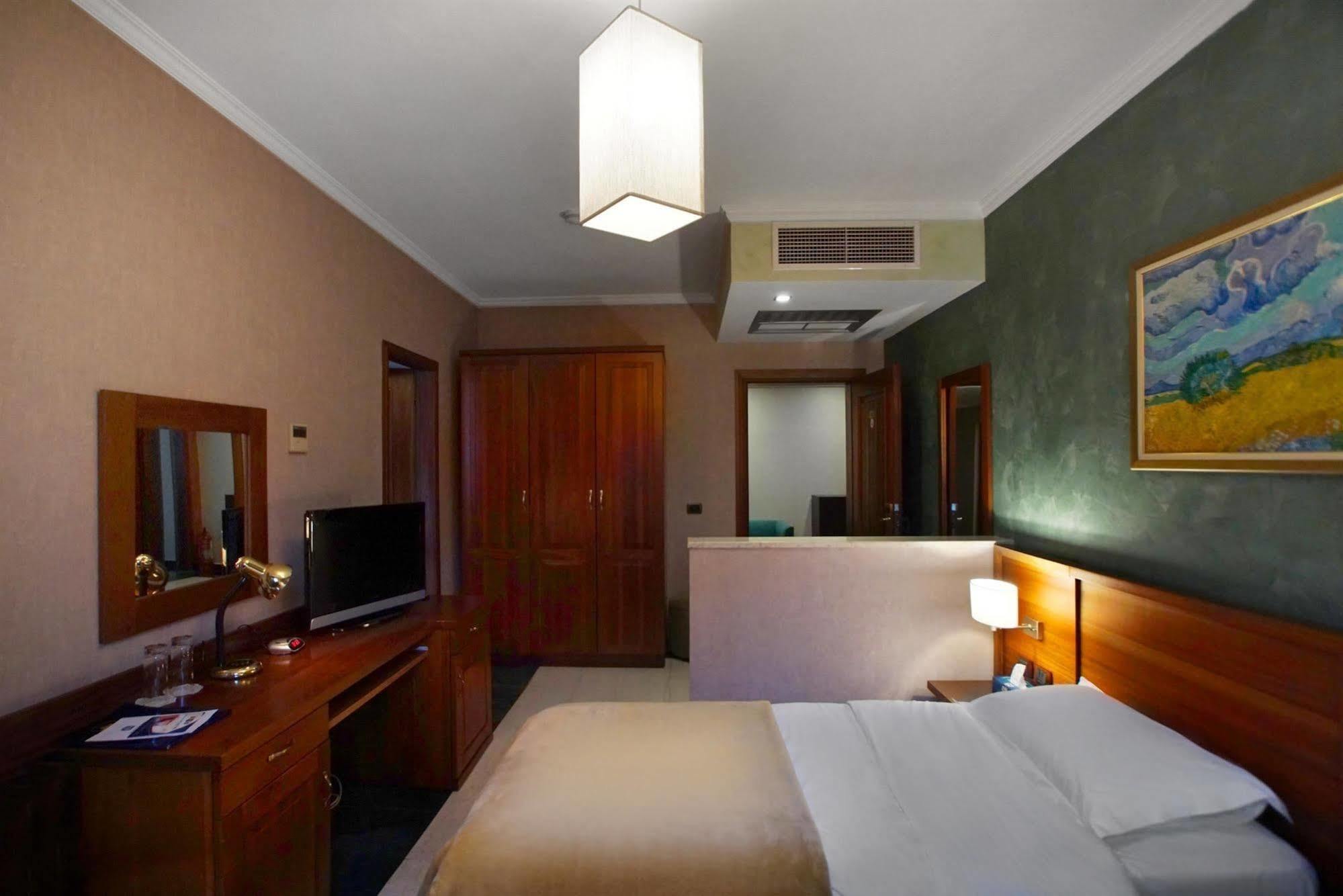 Nov Hotel 地拉那 外观 照片