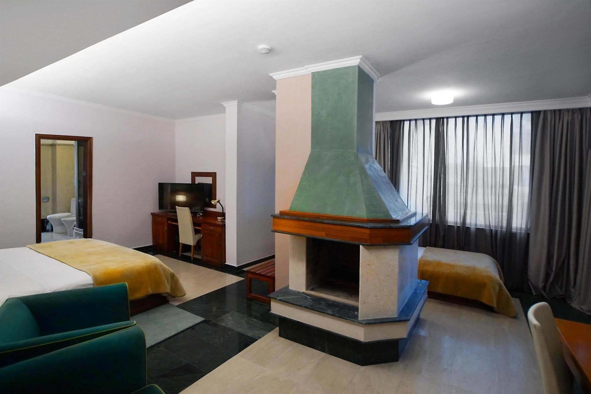 Nov Hotel 地拉那 外观 照片