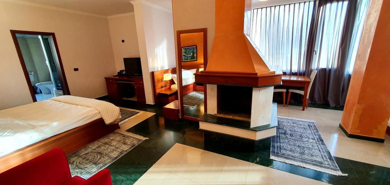Nov Hotel 地拉那 外观 照片