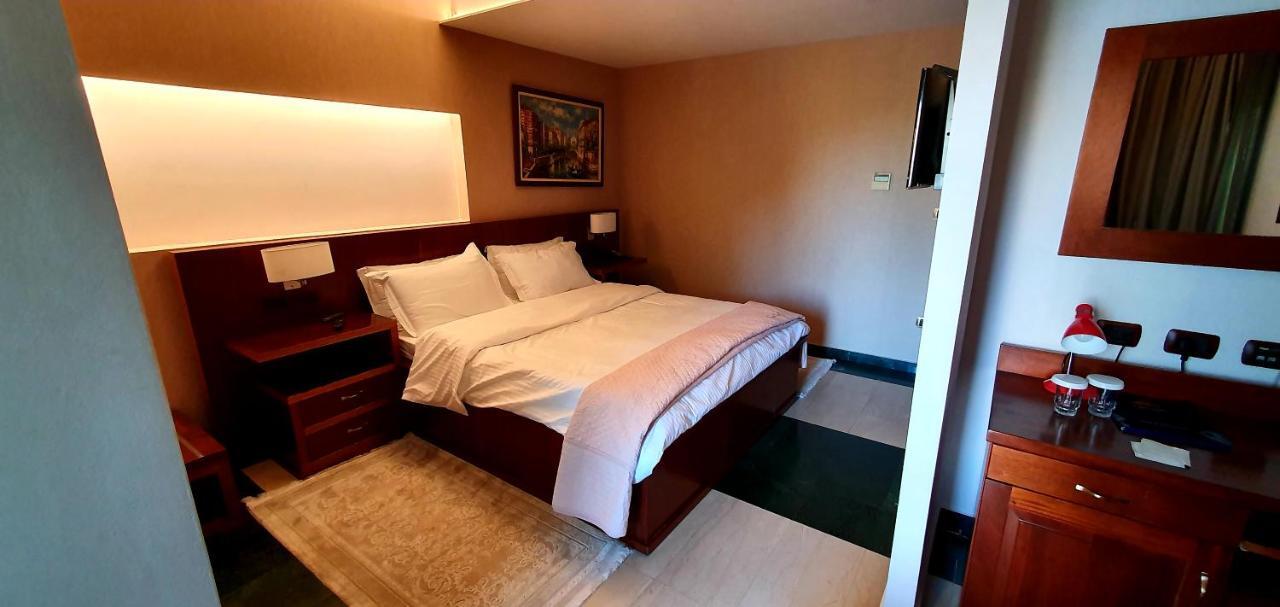 Nov Hotel 地拉那 外观 照片