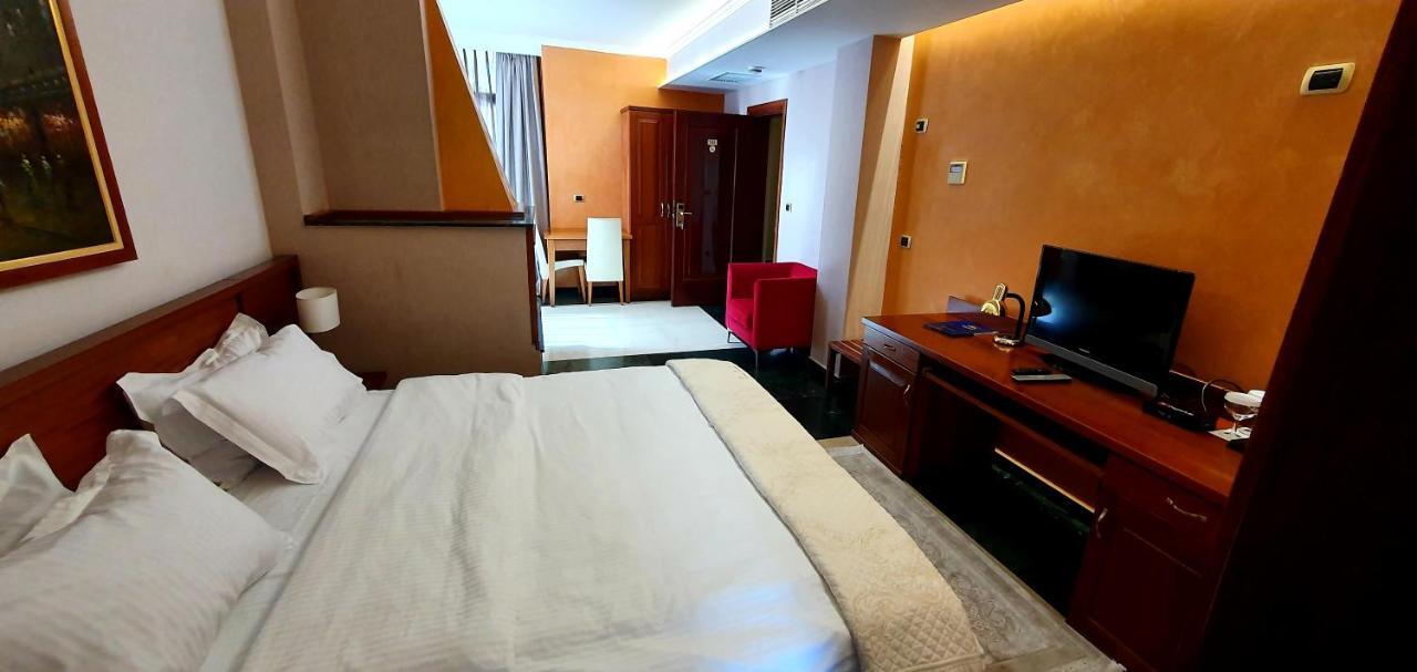 Nov Hotel 地拉那 外观 照片
