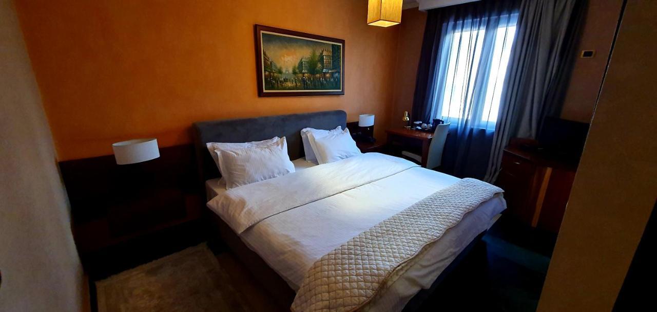 Nov Hotel 地拉那 外观 照片