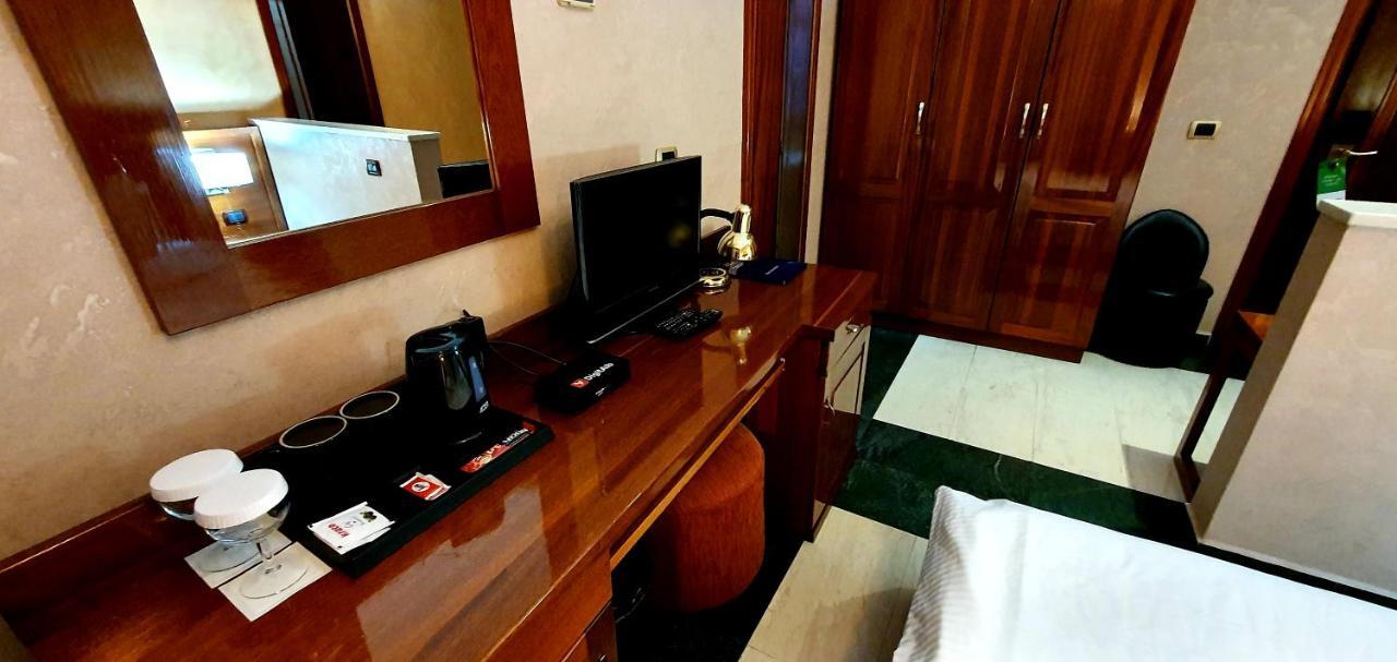 Nov Hotel 地拉那 外观 照片