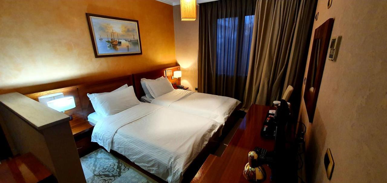 Nov Hotel 地拉那 外观 照片